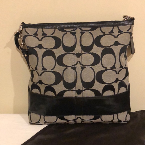 Coach Signature Chelsea Shoulder Bag - Picture 2 of 6